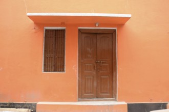 Painted house, varanasi, uttar pradesh, india, asia