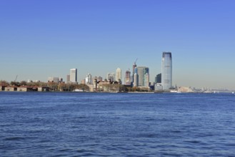 Neighbourhoods of New York along the water with clear skyline, New York, Manhattan, New York City,