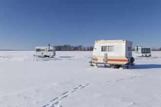 Winter, caravan trailer on the Saint Lawrence River, Province of Quebec, Canada, North America