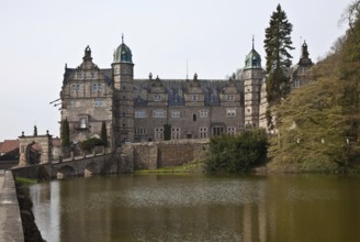 Hämelschenburg b Hameln Castle of the Klencke family 75082 View from north-east left Bridge gate