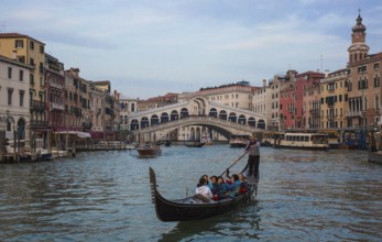 Italy Venice Grand Canal -171 middle section with Rialto Bridge from south-west built 1588-91 by