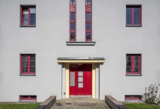 Celle, Italian Garden housing estate by Otto Haesler, completed in 1925, six-family house, street