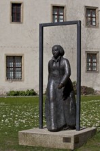 Wittenberg Lutherhaus 79665 Hof Bronze sculpture of Katharina von Bora 1999 by Nina Koch