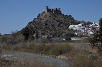 View from a medium distance from south-south-east over the Río Guadalquivir