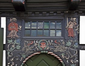 Tangermünde Elbe Half-timbered house Kirchstraße 23 Flat carvings above the portal 74815