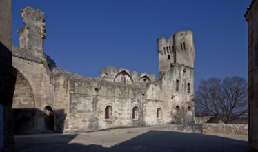 Frankr Montmajour b Arles Benedictine abbey 59860 Romanesque-Gothic cloister ruins behind donjon