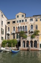 Venice, palaces on the Grand Canal, Palazzo Barzizza, built in the 13th century as a warehouse,