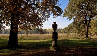 Dieskau b Halle Saale Dieskauer Park 58378 Father Hoffmann vase c. 1780 Memorial by the park