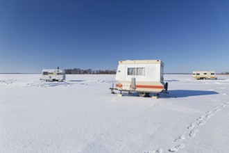 Winter, caravan trailer on the Saint Lawrence River, Province of Quebec, Canada, North America