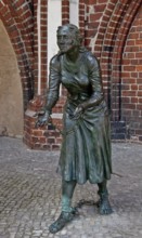 Tangermünde Elbe bronze figure of Grete Minde at the town hall created in 2009 by Lutz Gaede 74803