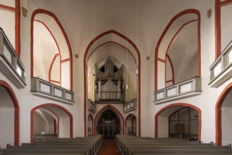 Siegen, Nikolaikirche, hexagonal interior, view of the organ