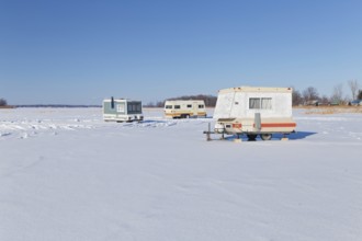 Winter, caravan trailer on the Saint Lawrence River, Province of Quebec, Canada, North America