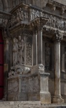 Frankr St-Gilles-du-Gard Abbey Church 60050 Main portal c. 1150 right vault with St James Major and