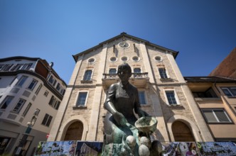 Knöpfleswäscherin fountain in front of Elmar-Doch-Haus, Old Town Hall, Old Town Centre, Heidenheim