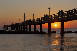Sunset, silhouettes, pier, Baltic Sea, Wustrow, Darß, Mecklenburg-Vorpommern, Germany, Europe