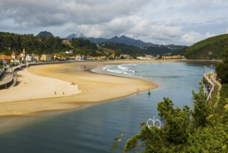 Village and beach, Ribadesella, Asturias, Asturias, Costa Verde, Northern Spain, Spain, Europe