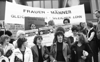 In front of and in the regional labour court, 29 woman and their relatives fought for equal pay in
