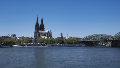 View over the Rhine, Cologne Cathedral behind, Cologne, Germany, Europe