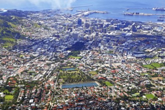 Blick hinab vom Tafelberg, Kapstadt, S