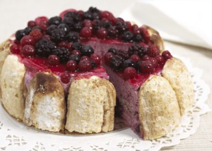 Red fruits Charlotte