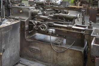 Workbench in the production hall of engine valves, formerly Dietz & Pfriem valve factory, today