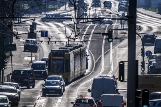 Ruhrbahn tram, city centre traffic, Hobeisenstrasse, in front Martin-Luther-Strasse,