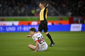 Referee Referee Christian Dingert Gesture Gesture Whistles foul on Anthony Rouault VfB Stuttgart