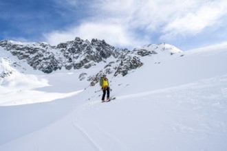 Skiers on the descent to the Grialetschhütte on the Bündner Haute Route, Bündner Haute Route,