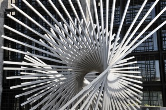 Sculpture Lebenskraft by the Spanish sculptor and draughtsman Andreu Alfaro on Jockel-Fuchs-Platz,