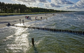 Holidaymakers at the Zingst pier, cloudy mood and waves, Baltic Sea coast, Zingst,