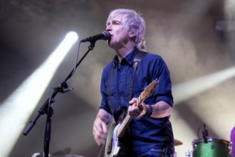 NADA SURF, indie band, USA, Matthew Caws, singer and guitarist, founding member, Moon Mirror Tour