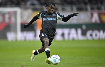 Jeremie Frimpong Bayer 04 Leverkusen (30) Action on the ball WWK Arena, Augsburg, Bavaria, Germany,