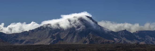 The summit of Montaña Guajara, also: Alto de Guajara, 2715m, crater walls, Caldera de las Cañadas,