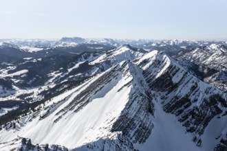 Berge im Winter, Blick auf Vorderlahner Kopf vom Sonntagshorn, Chiemgauer Alpen, Bayern,