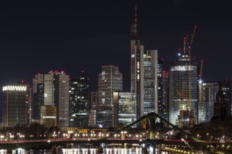 30 hrs and 21:30 hrs, only in greatly reduced form., Deutschherrnbrücke, Frankfurt am Main, Hesse,