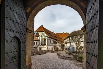 Tor tor to the bailiwick with the Nuremberg oriel, Wartburg Castle, UNESCO World Heritage Site in