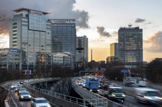Motorway A40, Ruhrschnellweg, in Essen, junction Essen-Zentrum, city skyline, Ruhrschnellweg