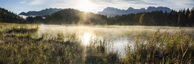 Geroldsee, behind it the Karwendel Mountains, Werdenfelser Land, Upper Bavaria, Bavaria, Germany,