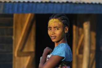 Malagasy girl with sun protection mask made from Musiro root at Begidro near Ankiliroroka, Belo sur