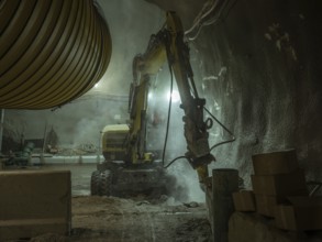 Construction work on a cross-passage in a tunnel section in construction lot H53, Brenner Base