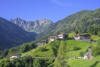 Village with small chapel and old farms, Obergail, Lesachtal, Carinthia, Austria, Europe