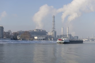 BASF plant site on the banks of the Rhine, chemical company, cargo ship, foggy mood, Ludwigshafen,