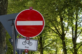 Road construction, traffic sign no through traffic and cyclists free at the construction site