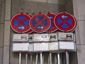 Many German no stopping signs