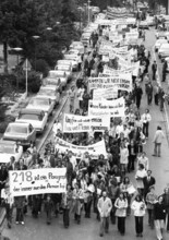 Women and men demonstrated in Bonn on 2. 6. 1973 against the abortion paragraph 218, Germany,