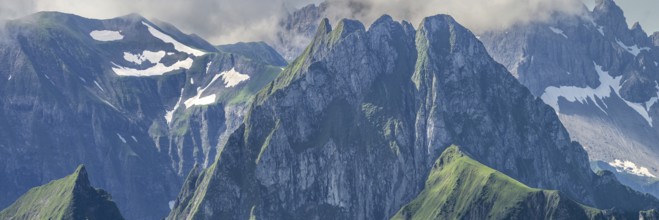 Mountain panorama from Nebelhorn, 2224m, to Höfats 2259m, Allgäu Alps, Allgäu, Bavaria, Germany,