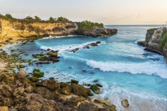 Beach in the Blue Lagoon bay on the holiday island of Nusa Lembongan, blue, algae formation,