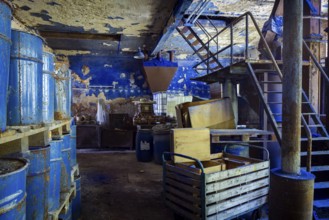 Schindler's blue colour factory is located directly on the Zwickauer Mulde river and belongs to the