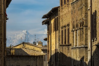 Medieval alley, old town, architecture, building, San Gimignano, Tuscany, Italy, Europe
