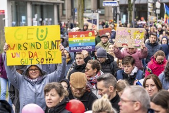 Pupils demonstrate against right-wing extremism, under the motto Schule bleibt Bunt (school remains